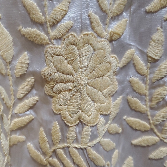 Elegant Cream Floral Embroidered Women's Top - Picture 5 of 8